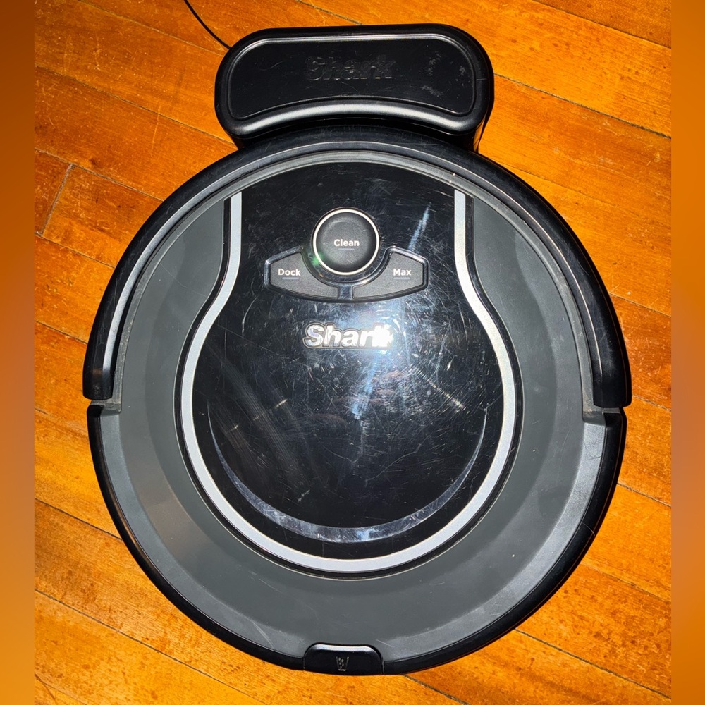 Shark Robotic ION Vacuum Cleaner and Charger Model RV750R01US FOR PARTS